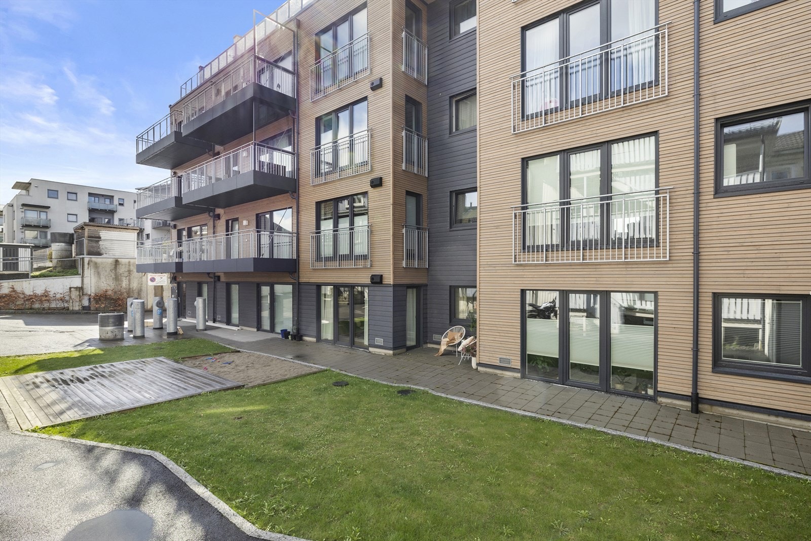 Oversiktsbilde foran boligen. Galleribilde