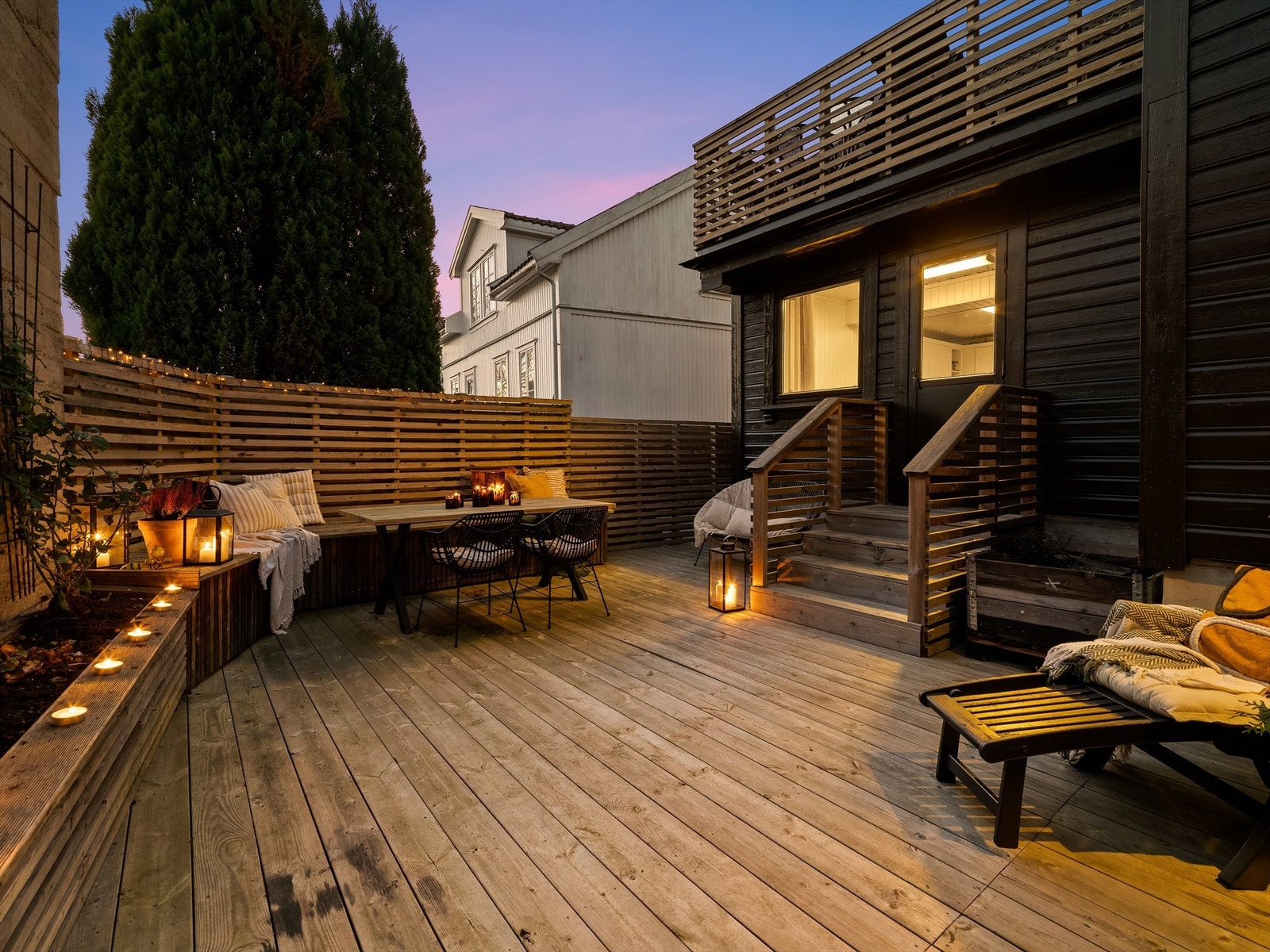 Med hele 65 kvm. muliggjør terrassen større sammenkomster under åpen himmel. Galleribilde