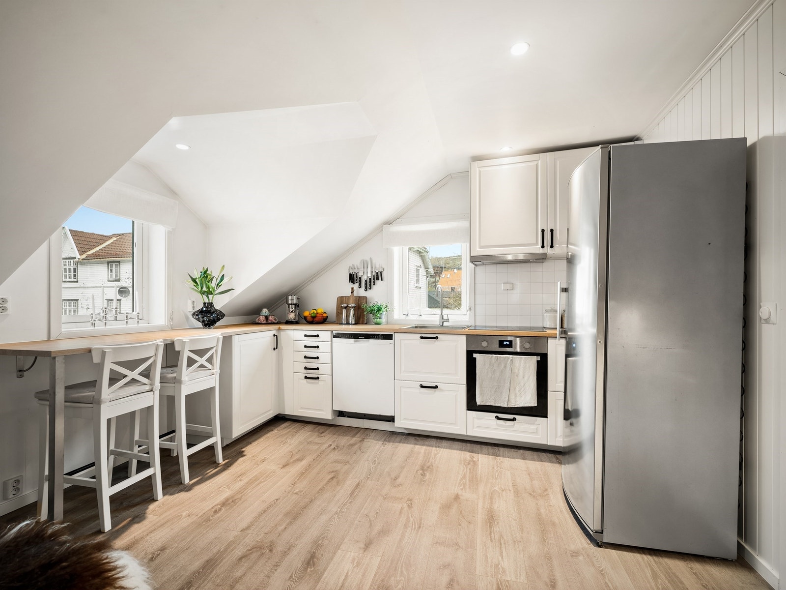 Garasjens kjøkkeninnredning er fra IKEA. Galleribilde