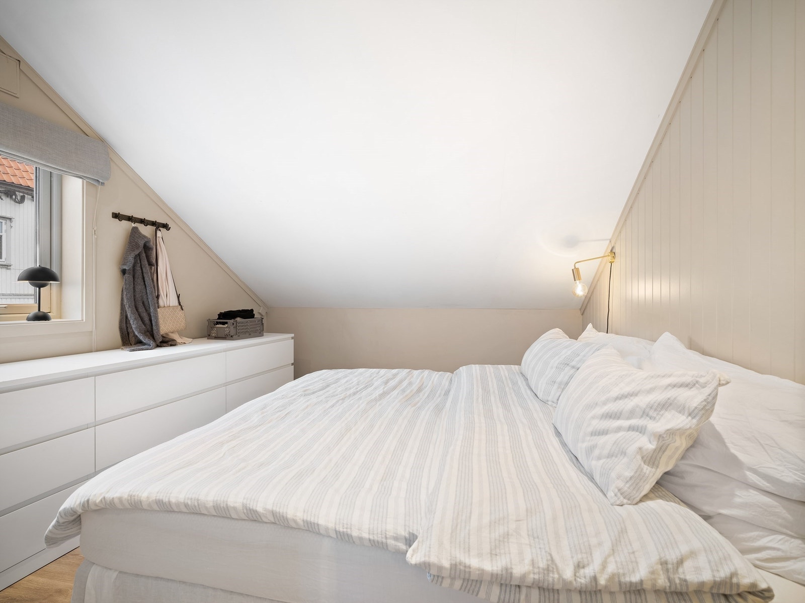 Rom med ca. 10 kvm. gulvflate - benyttet som soverom. Galleribilde