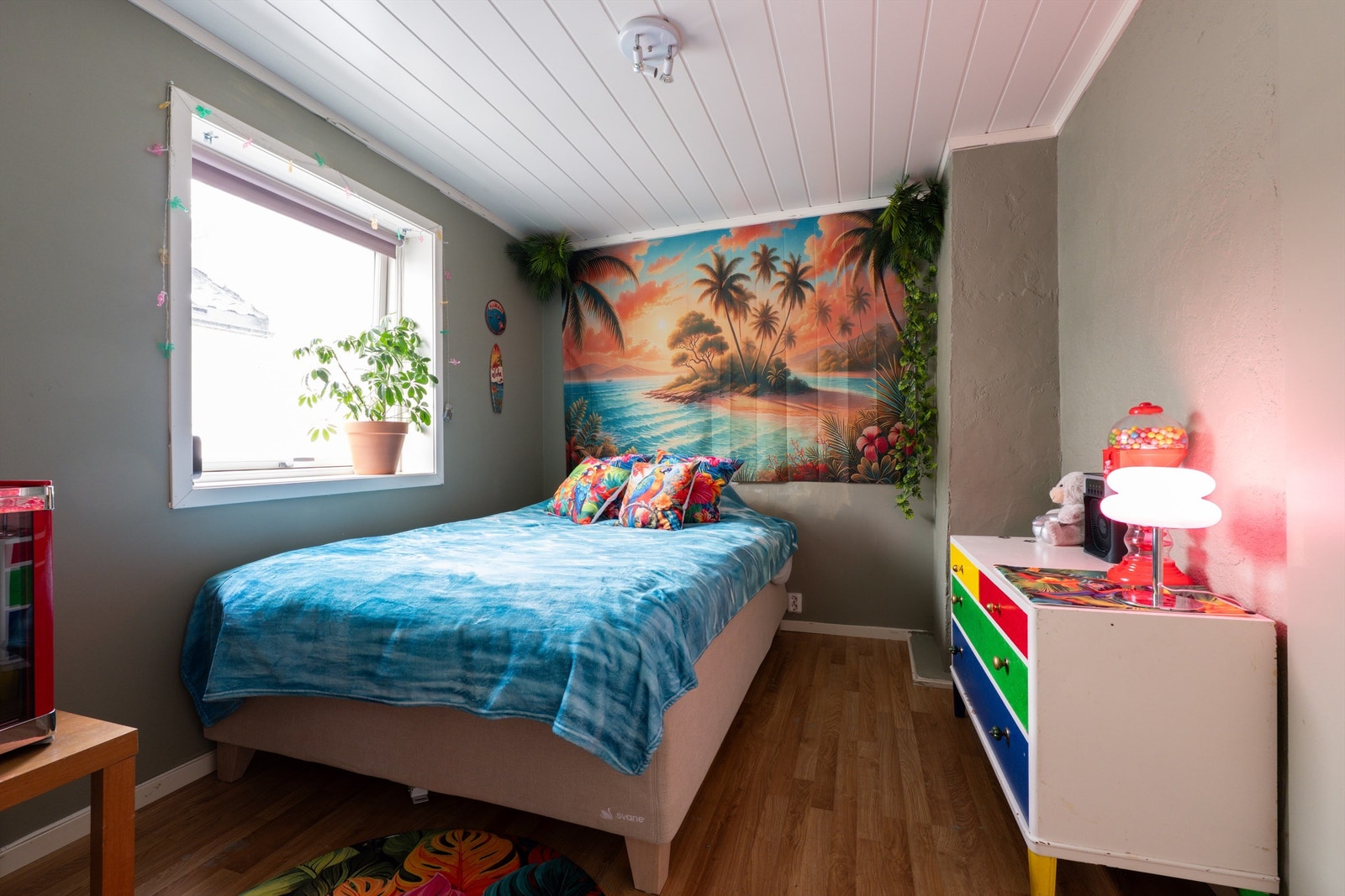 Fire soverom gir familien mulighet til å sove samlet på én flate. Dette er oppmålt til ca. 8 kvm. Galleribilde