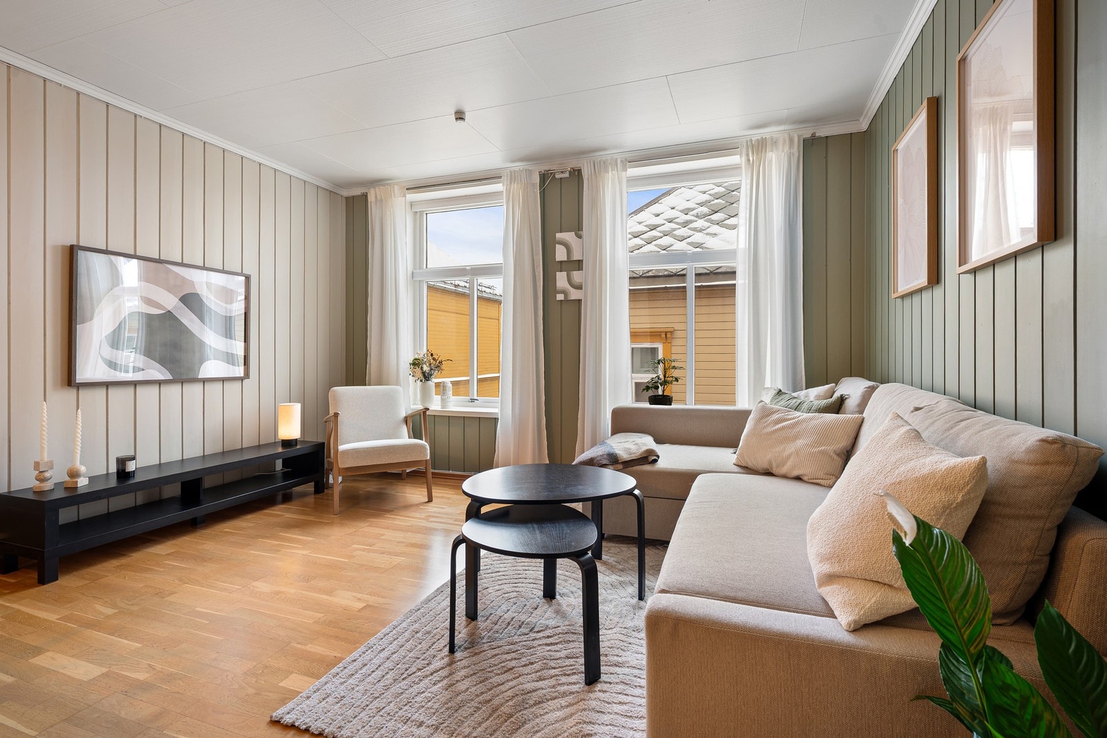 Leiligheten har en god beliggenhet i 2.etasje i en bakgård på Møllenberg. Galleribilde