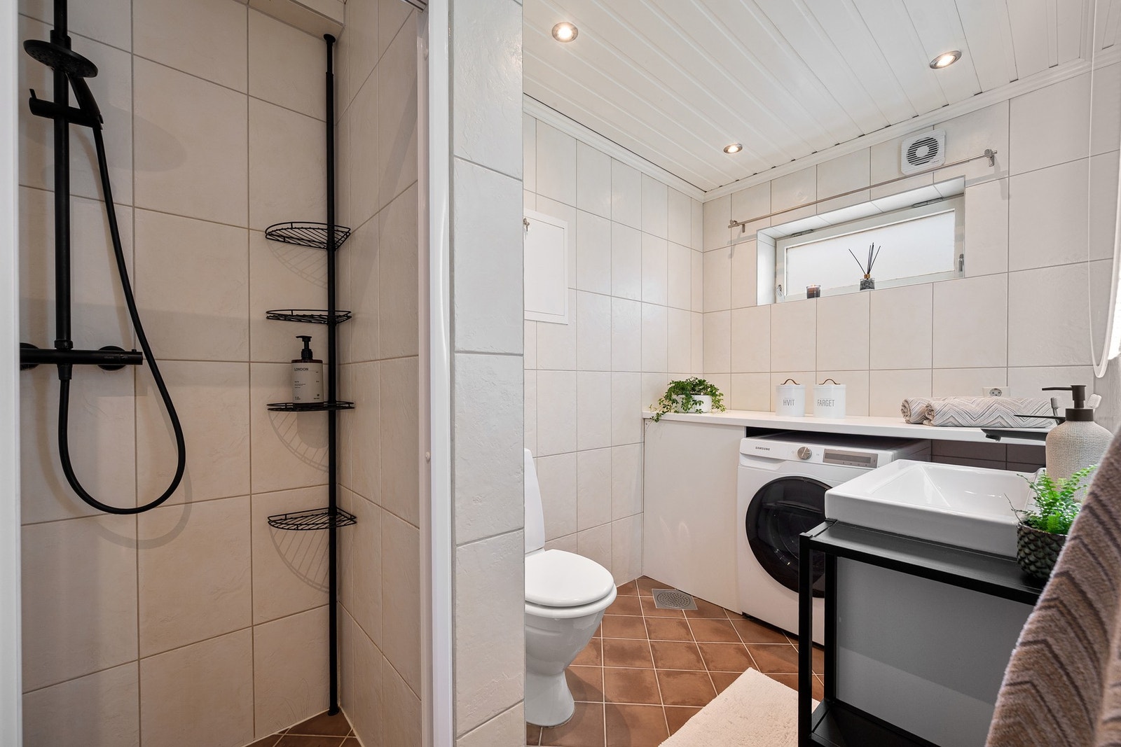 Lyst baderom som ble oppusset i 2008. Galleribilde