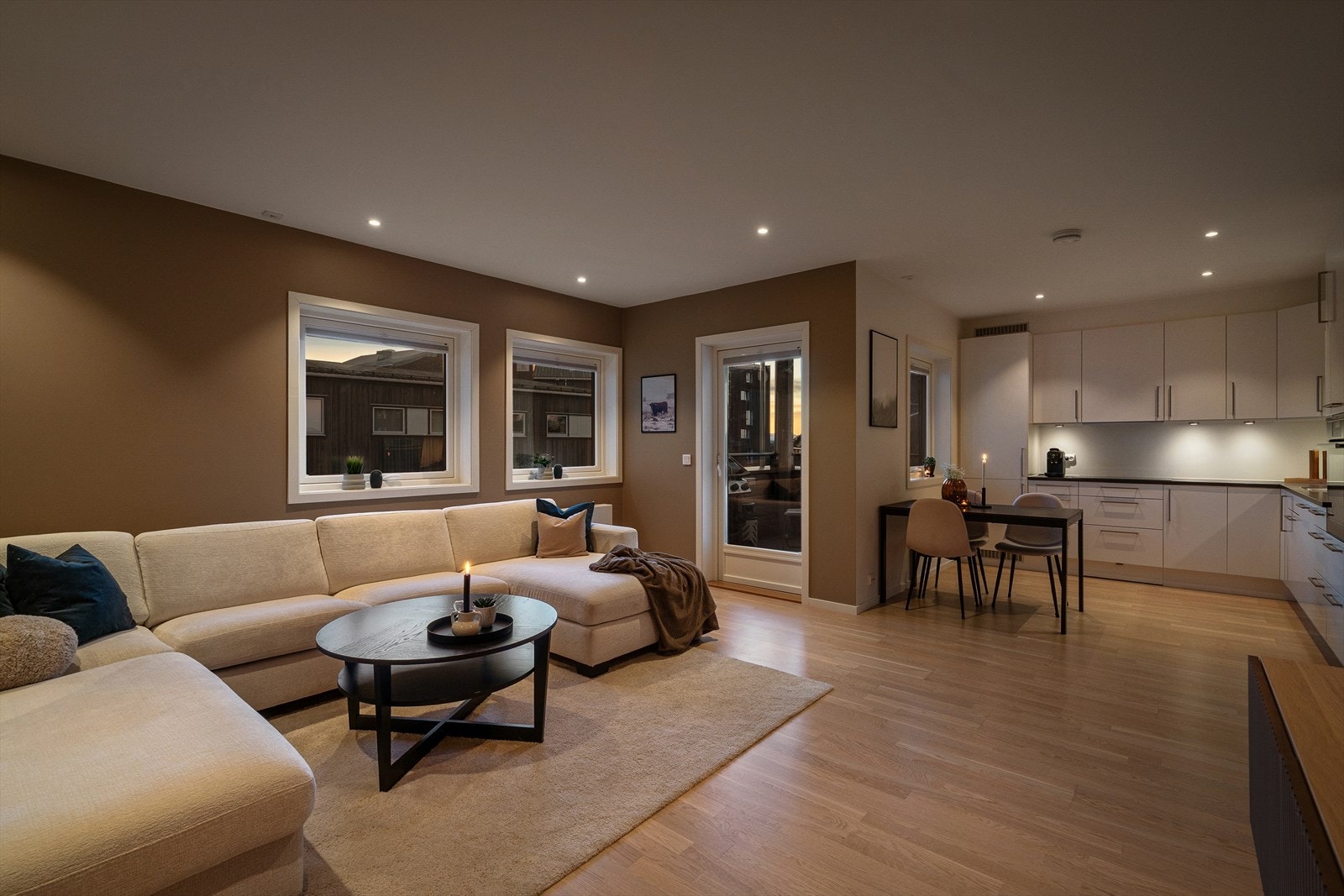 Richard Askjem v/ Eiendomsmegler 1 Sola presenterer Sandangersvingen 20. Foto: Trond-Eirik Husvæg Galleribilde