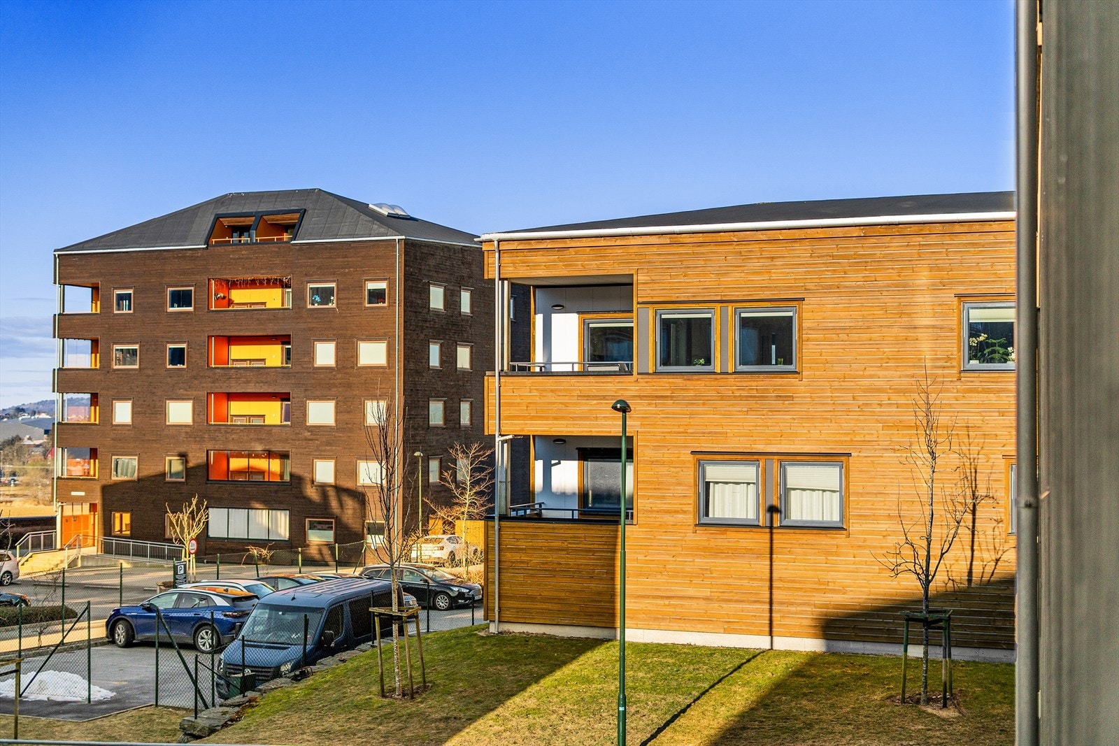 Etablert boligområde fra nyere tid med et rikt tilbud av rekreasjoner for både store og små. Galleribilde