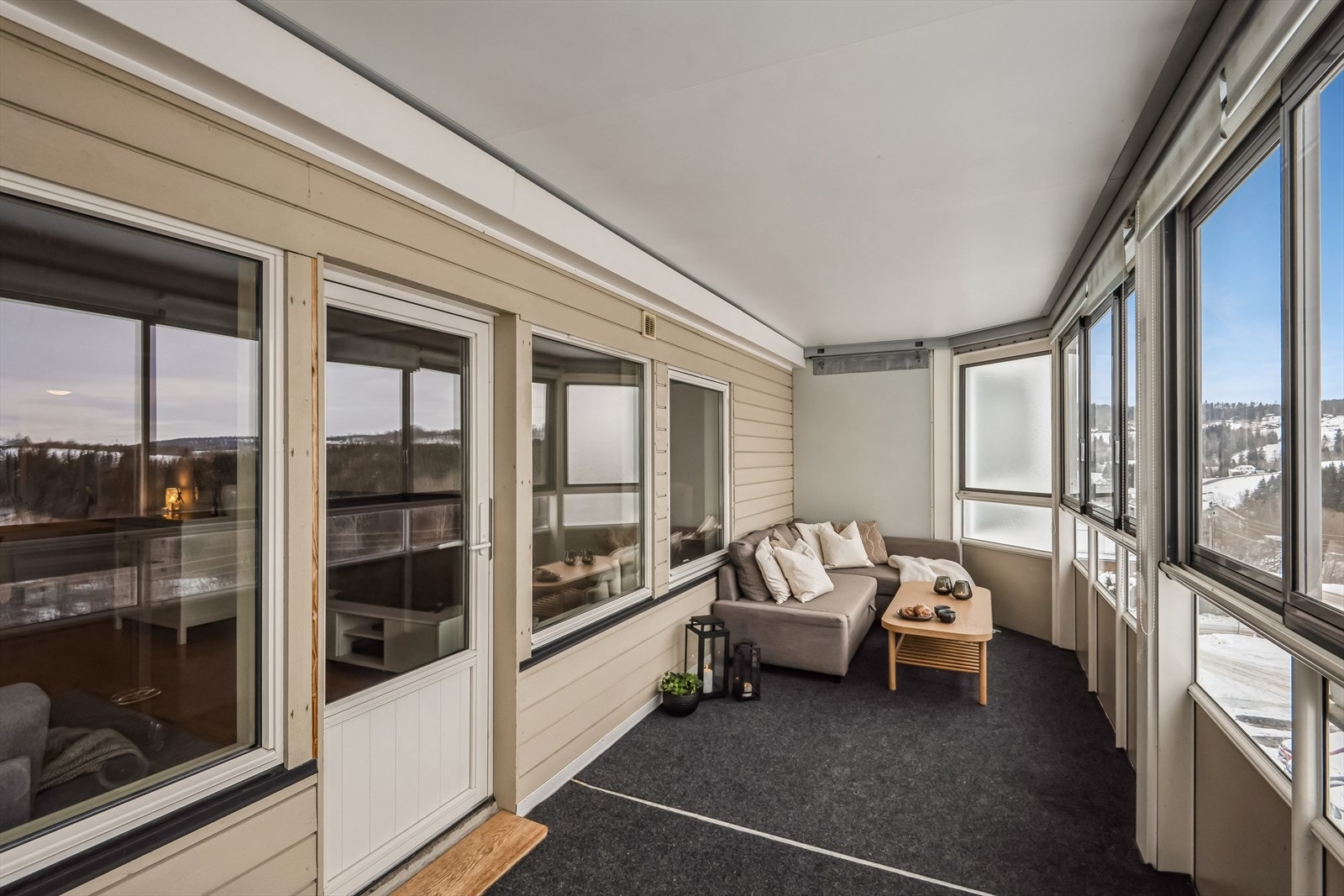 Balkongen blir som en forlengelse av stuen og et rom som var vært benyttet året rundt. Galleribilde