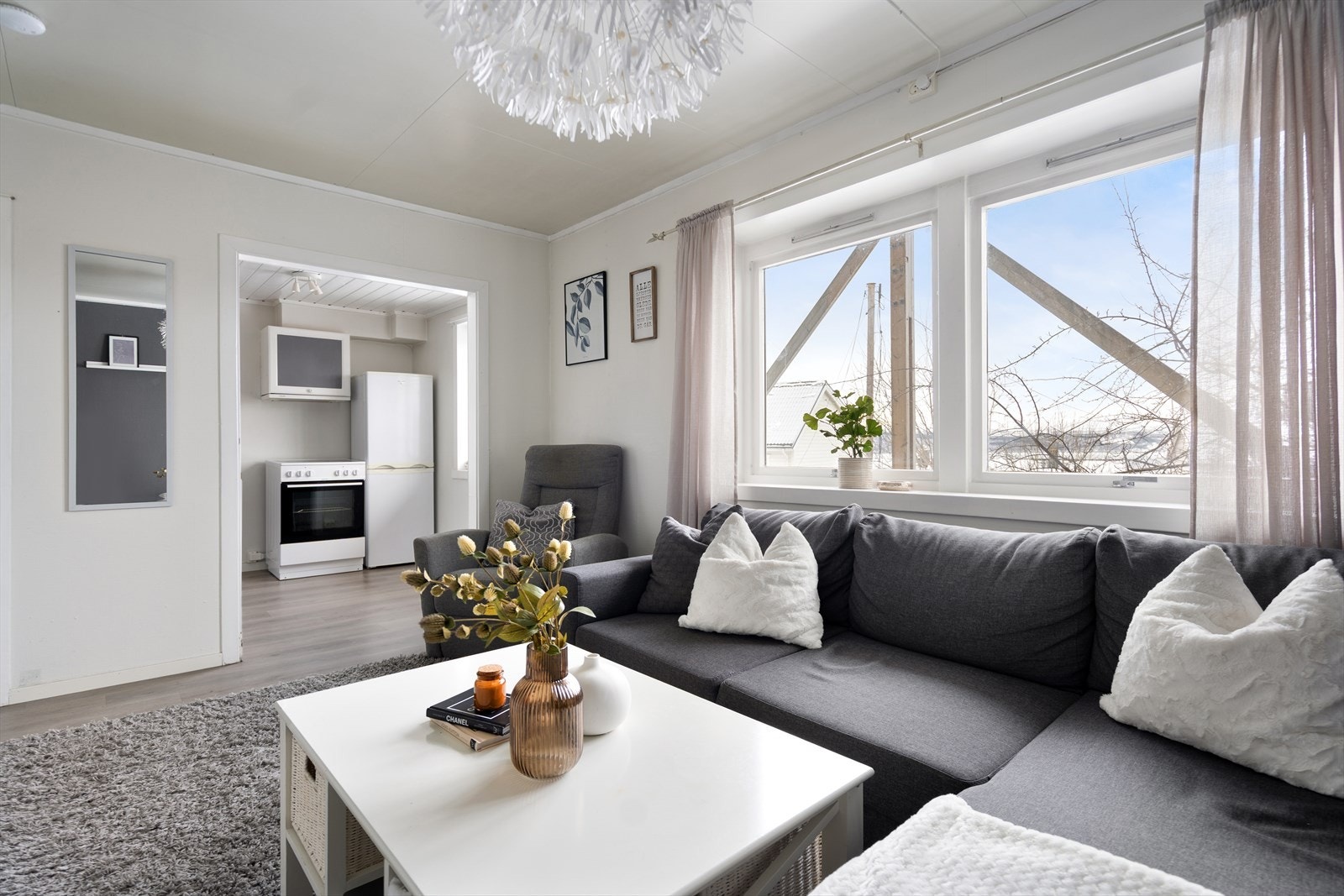 Lys og romslig hybel Galleribilde