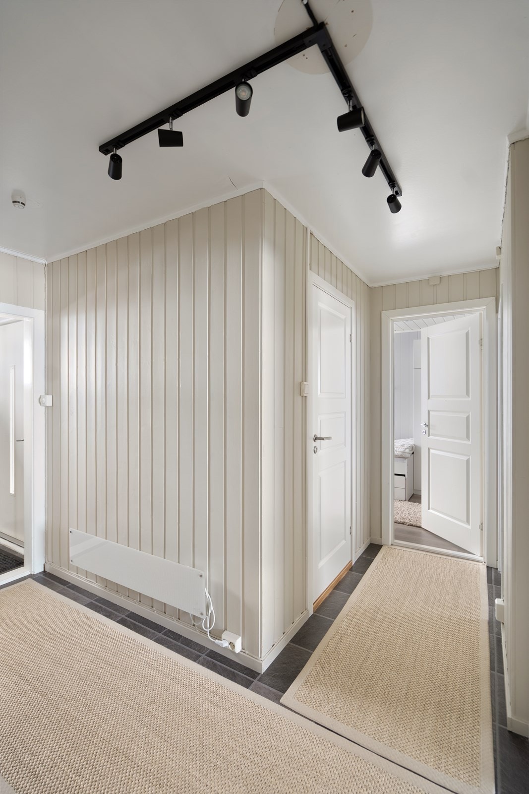 I 1.etasje finner man 3 soverom og ett baderom Galleribilde