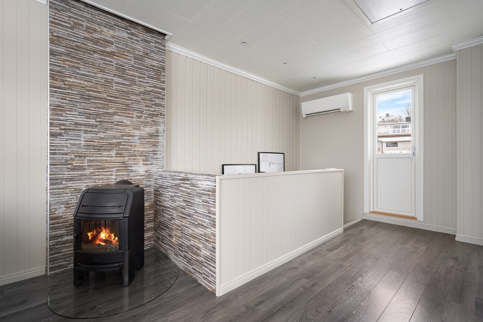 Fra stue er det også utgang til veranda hvor man kan nyte morgen- og formiddagssolen Galleribilde