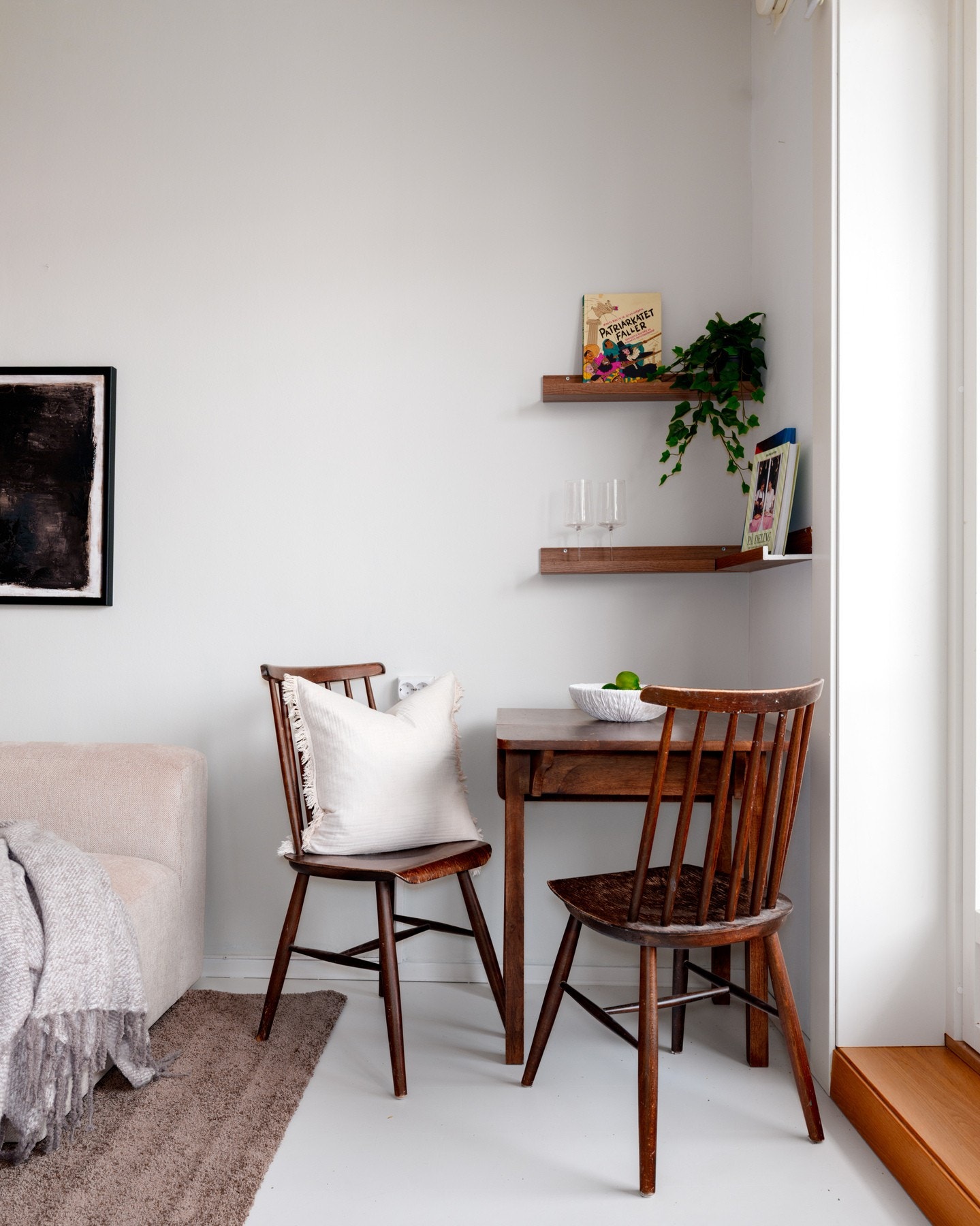 Med en leilighet som både er effektiv og arealsmart får du også plass til en hyggelig spisegruppe. Galleribilde