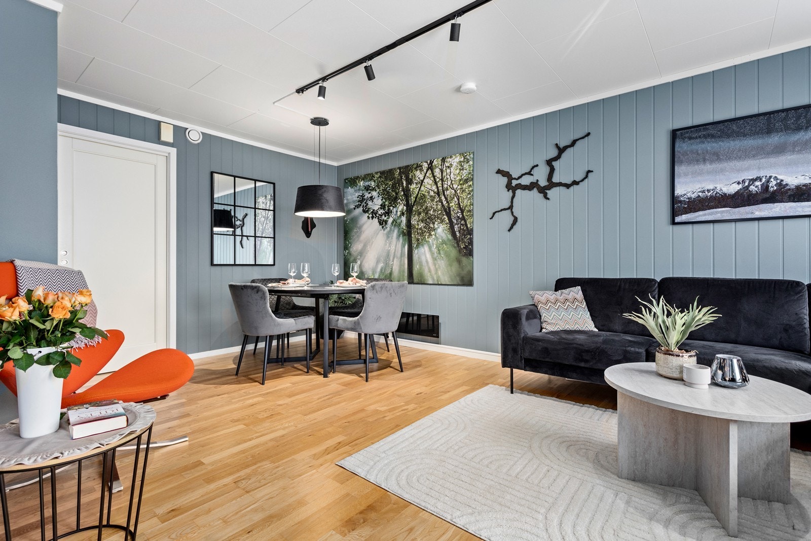 Leilegheita framstår moderne og innbydande med gjennomgåande god standard og arealeffektiv planløysing. Galleribilde