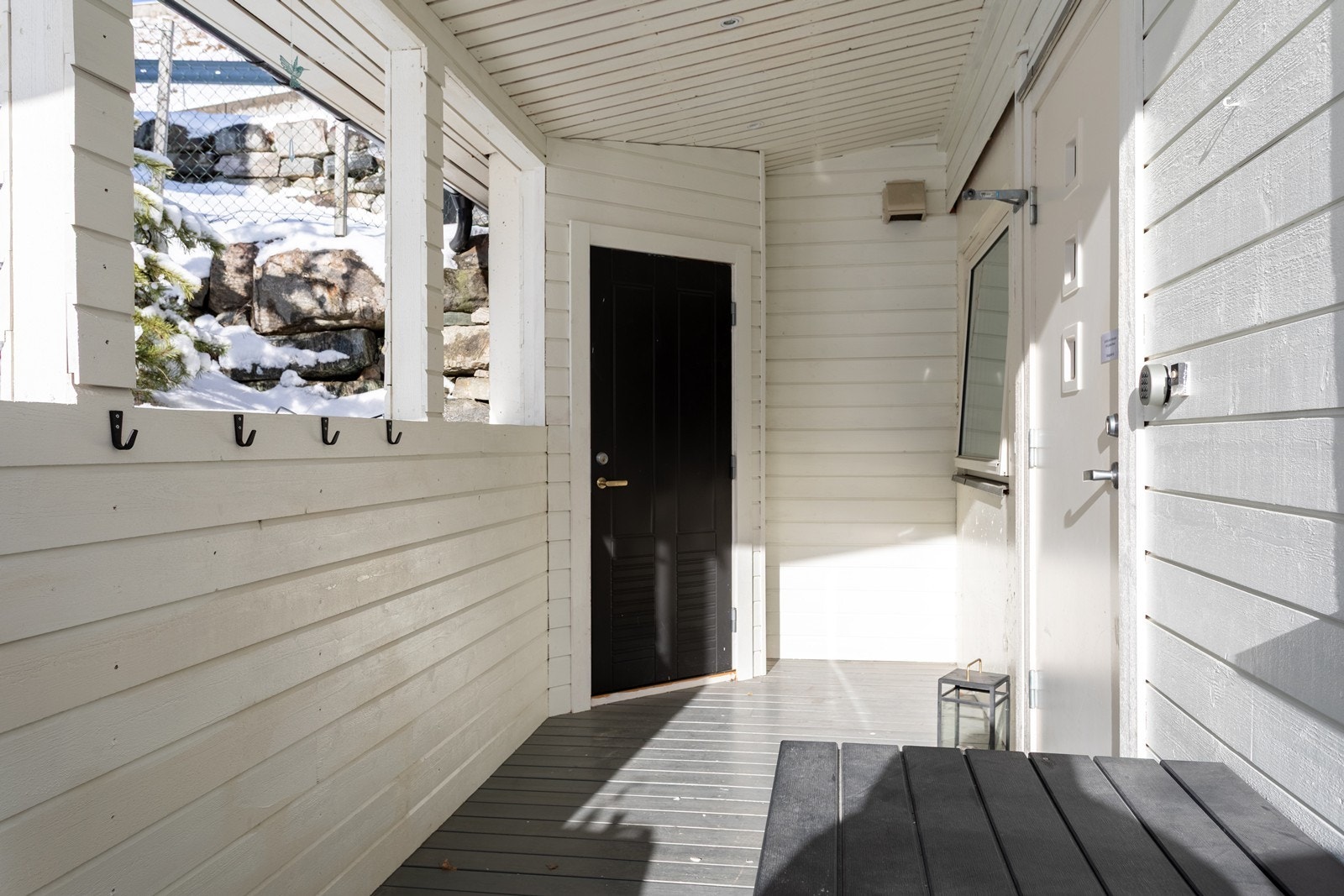Praktisk utvendig bod i tilknytning til inngangspartiet. Galleribilde