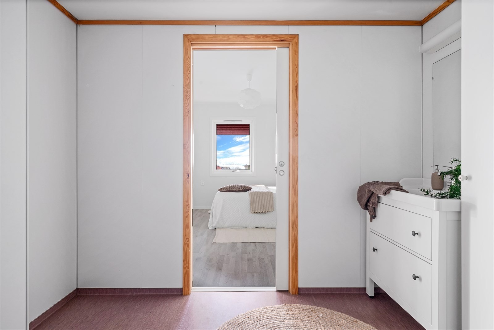 - Praktisk løsning med bad i tilknytning til soverommet, som gir enkel og funksjonell adkomst - Galleribilde