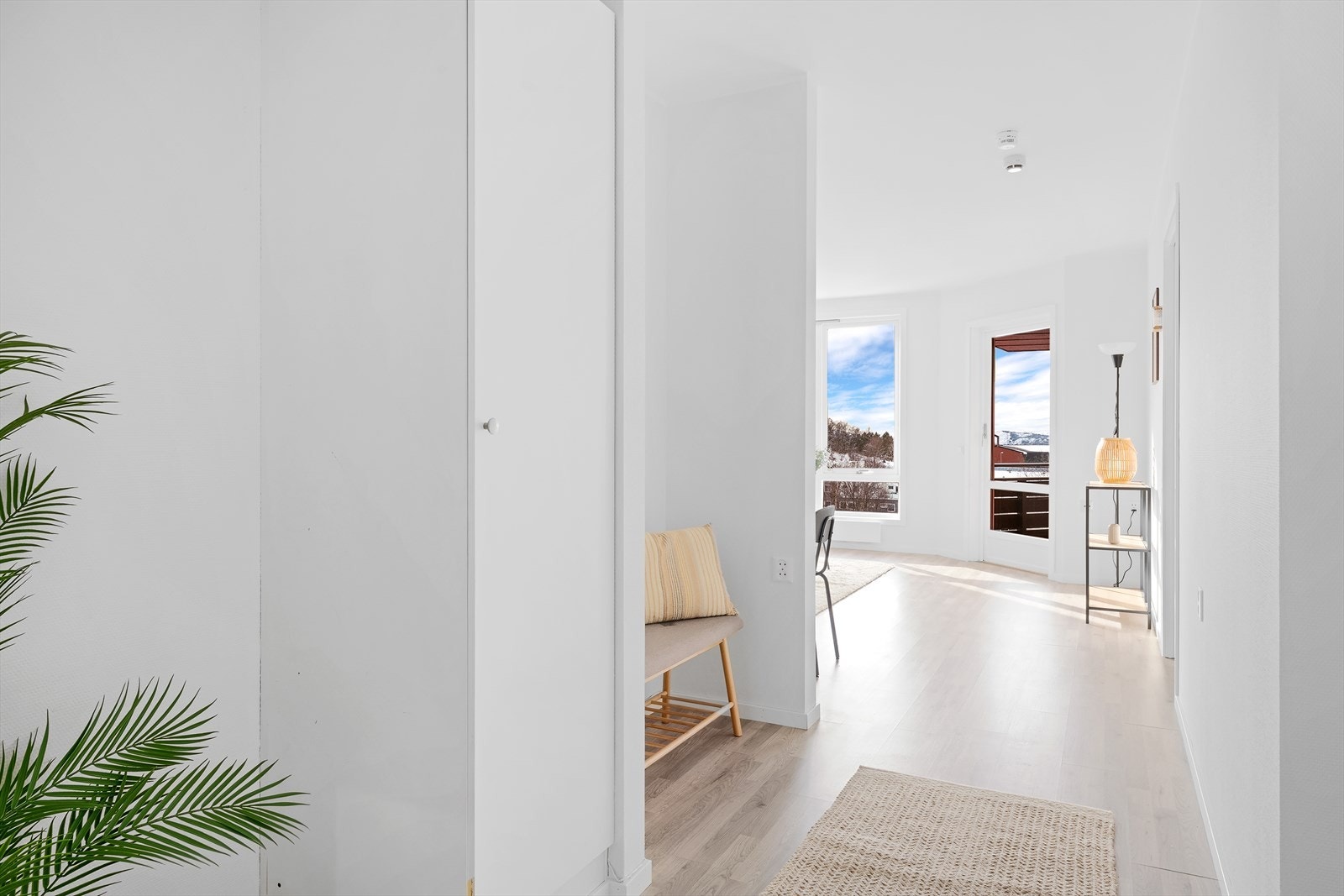 - Merk praktisk innhuk med mulighet for garderobeløsning! - Galleribilde