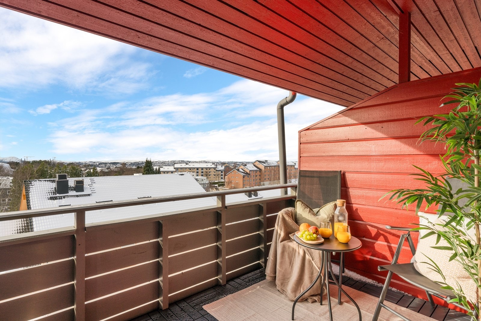 - Vestvendt balkong på 8,8m² med svært gode solforhold midtsommers - Galleribilde