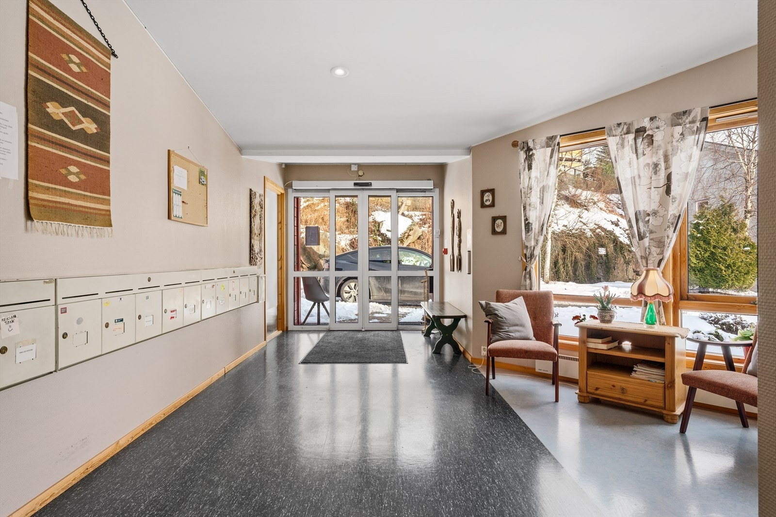 - Det er også flotte turmuligheter i nærheten, som blant annet Lyderhorn og Storavatnet - Galleribilde