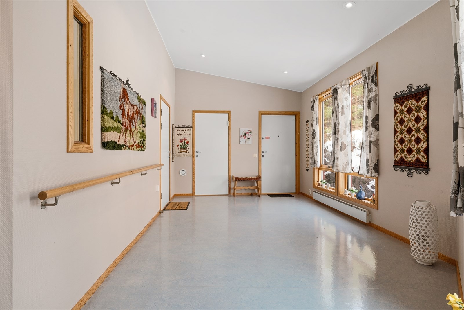 - Borettslaget tilbyr individuell nedbetaling av fellesgjeld, også kjent som IN-ordning. Dette gir andelseiere mulighet til å betale ned sin andel av borettslagets fellesgjeld direkte, helt eller delvis, og dermed redusere sine månedlige felleskostnader - Galleribilde