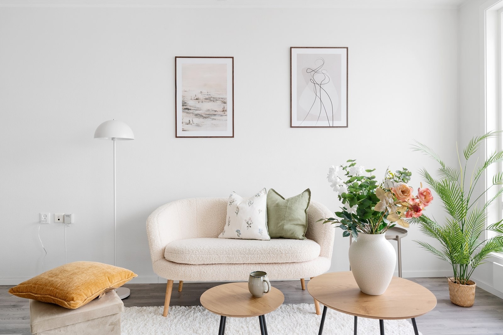 - Alle vegger samt tak i entré/gang, stue, kjøkken og soverom er malt i 2026 - Galleribilde