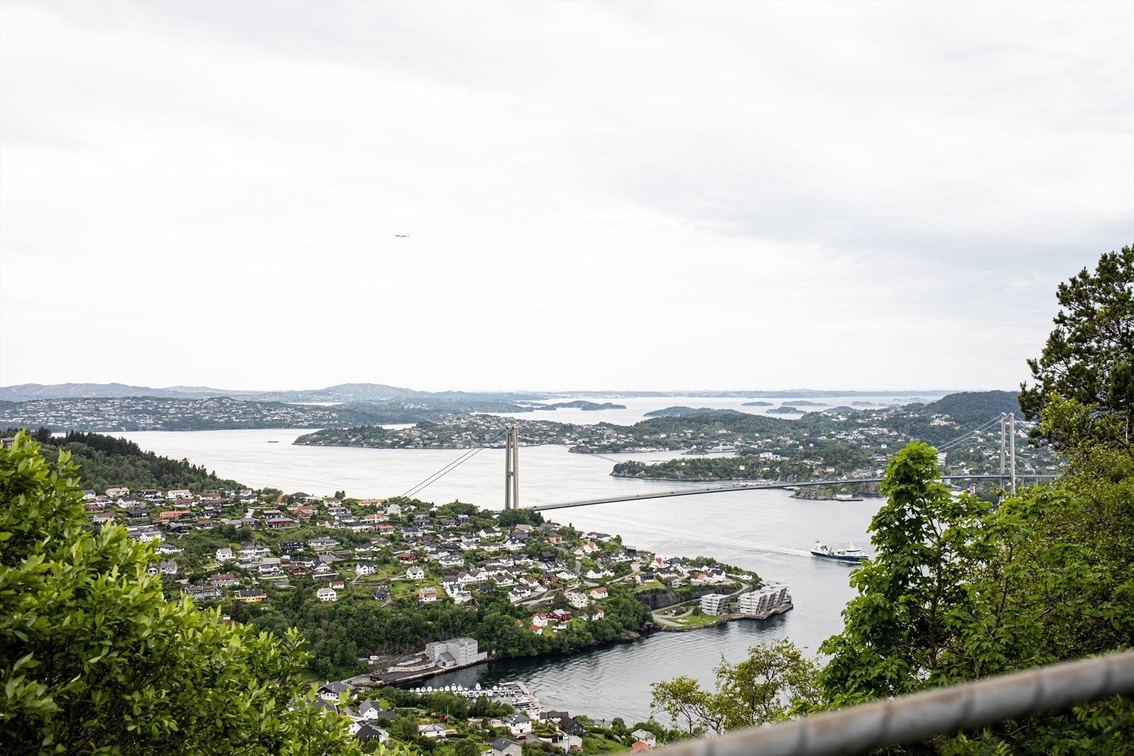 - Ut døren har du kort vei til et av Bergens 7 fjell, Lyderhorn - Galleribilde