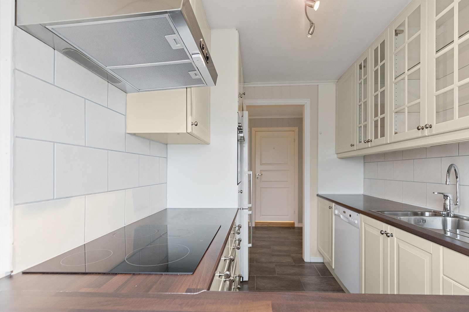 Det er normalt godt med skap- og benkeplass. Galleribilde