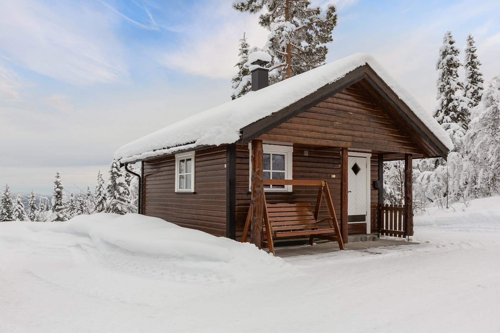 Ute på tunet er det et koselig anneks med mulighet for ekstra sengeplasser. Galleribilde