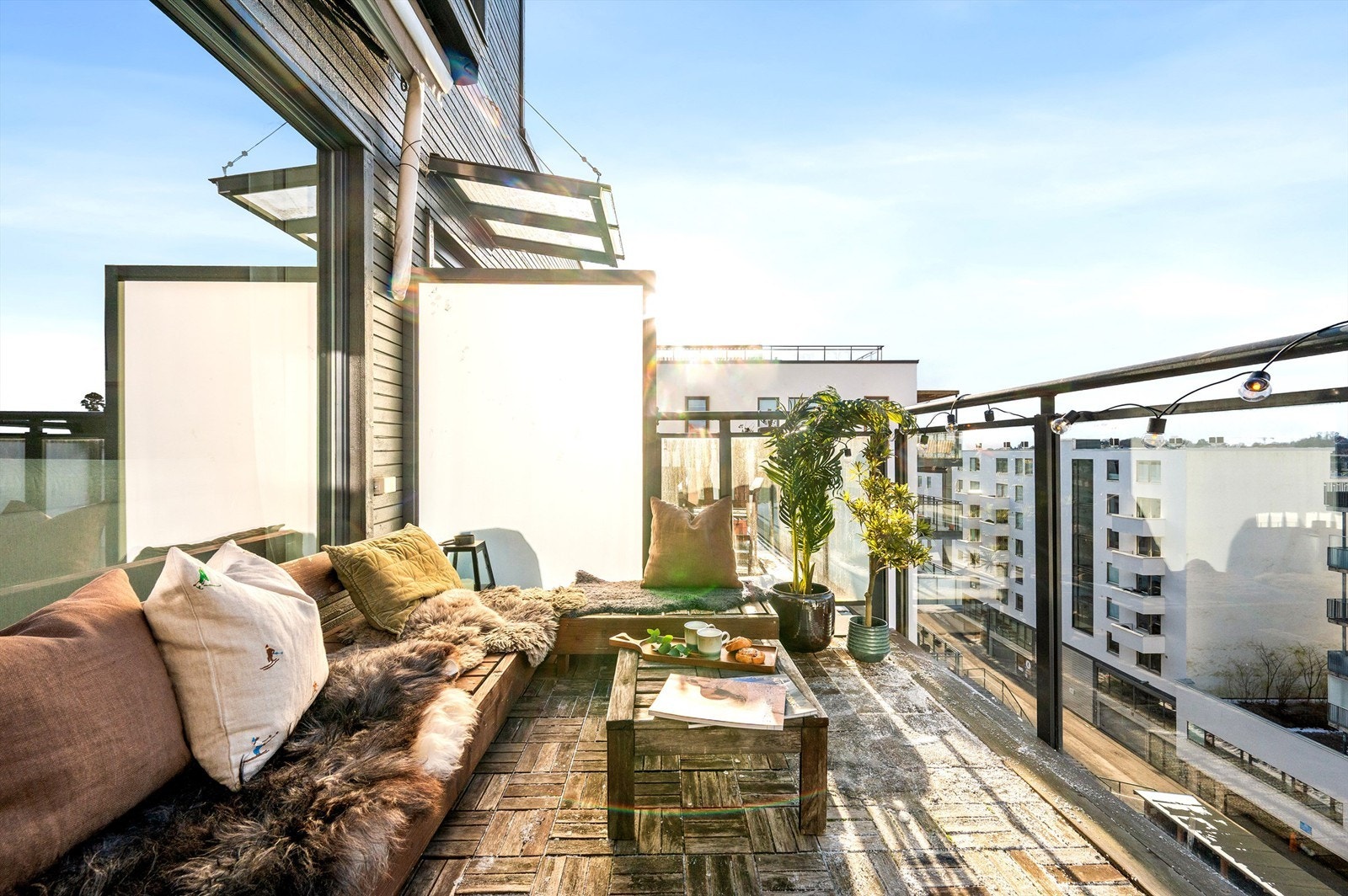 Her kan du nyte gode solforhold på en skjermet uteplass. Galleribilde