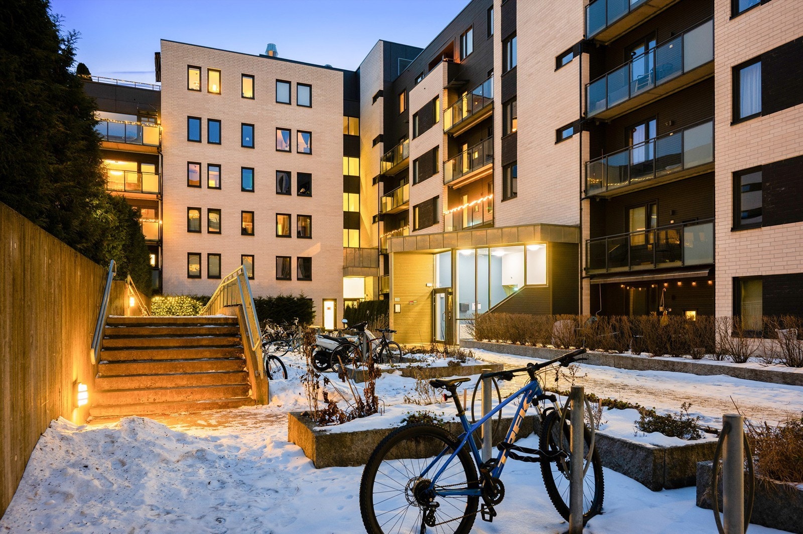 Felles sykkelparkering på sameiets fellesområder. Galleribilde