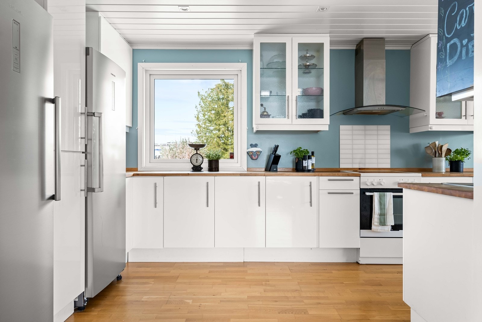 Her får du rikelig med både skap- og benkeplass. Galleribilde