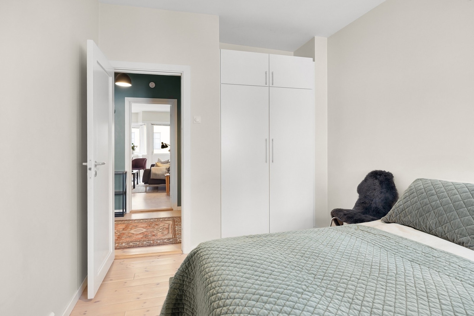 Begge soverom er av tilsvarende størrelse og har garderobe. Galleribilde