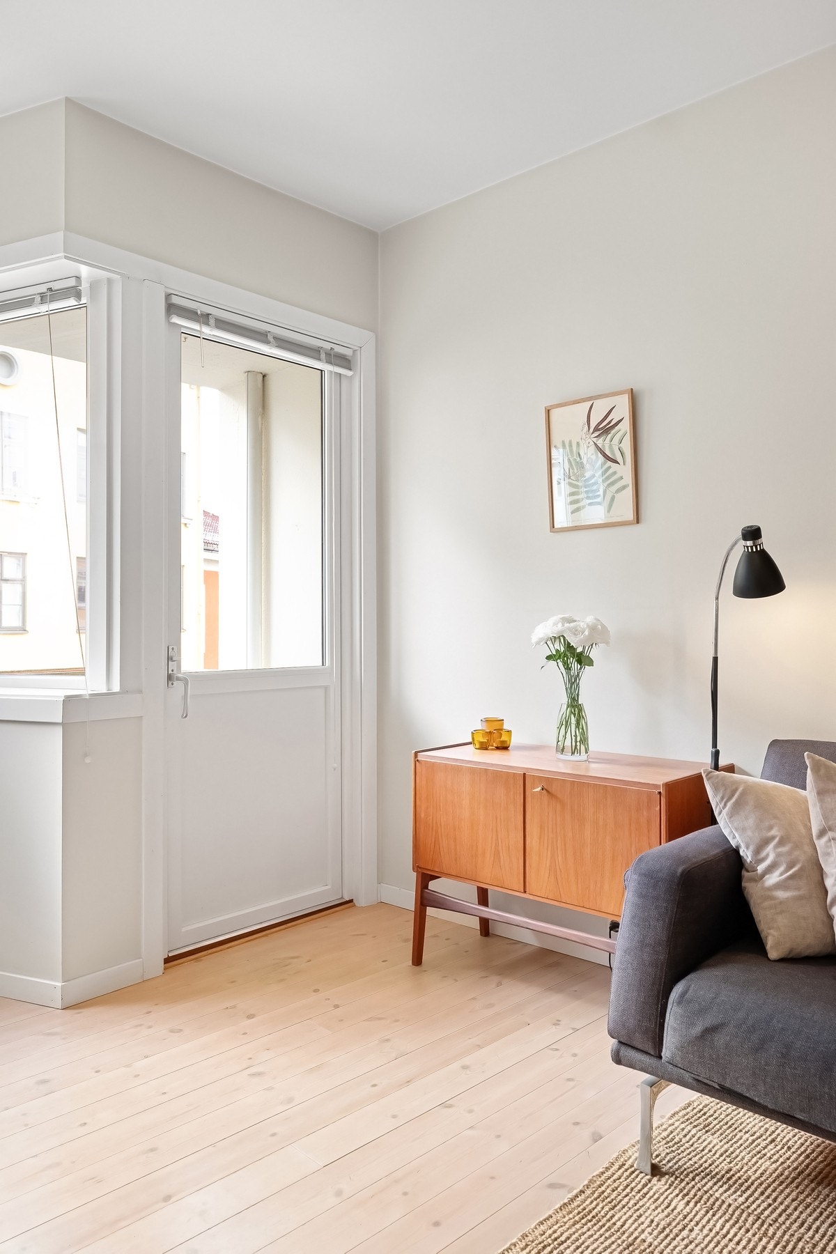 Det er nye vinduer og balkongdør fra 2016. Galleribilde