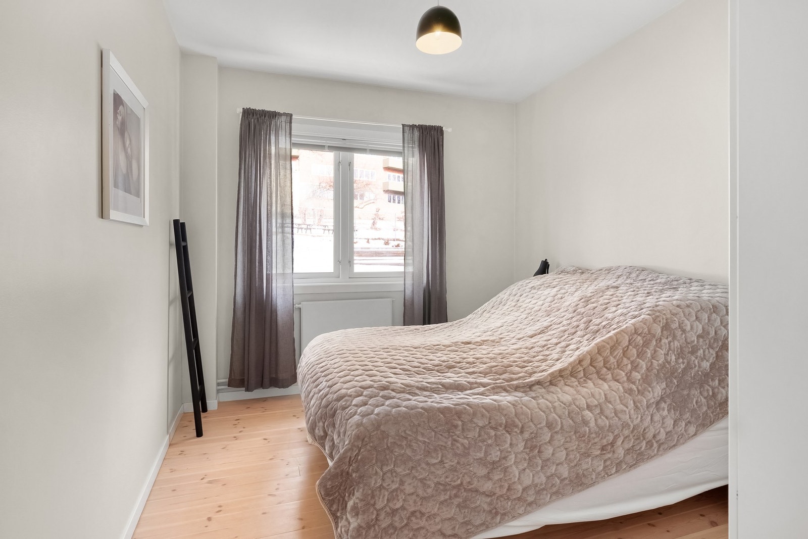 Begge soverom vender ut mot idyllisk grøntareal. Galleribilde