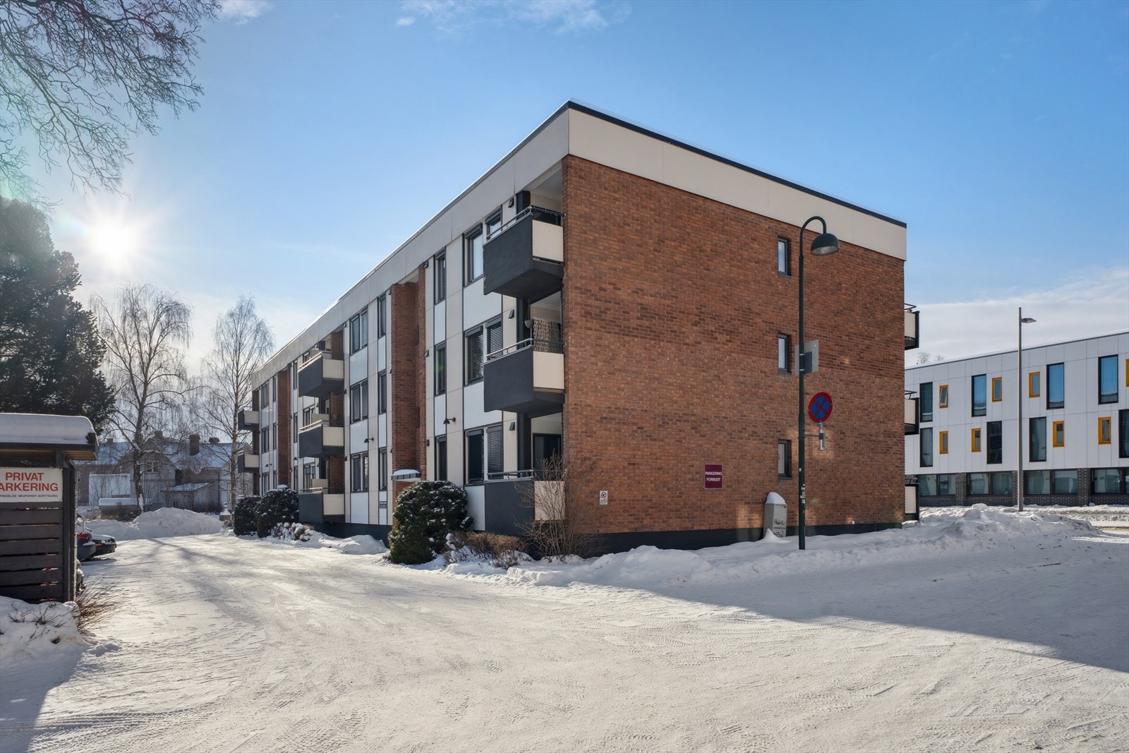 Leiligheten har en meget sentral beliggenhet ovenfor Gjøvik sentrum med tilgang til alle fasiliteter Galleribilde