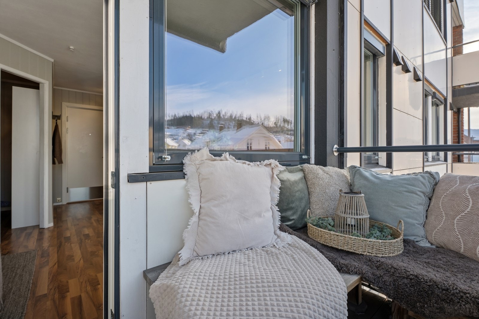 Hyggelig balkong som er en fin forlengelse av leiligheten i sommerhalvåret. Galleribilde