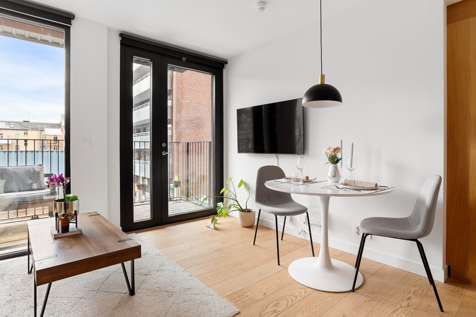 Fra stuen er det utgang til en sydvest-vendt balkong. Galleribilde