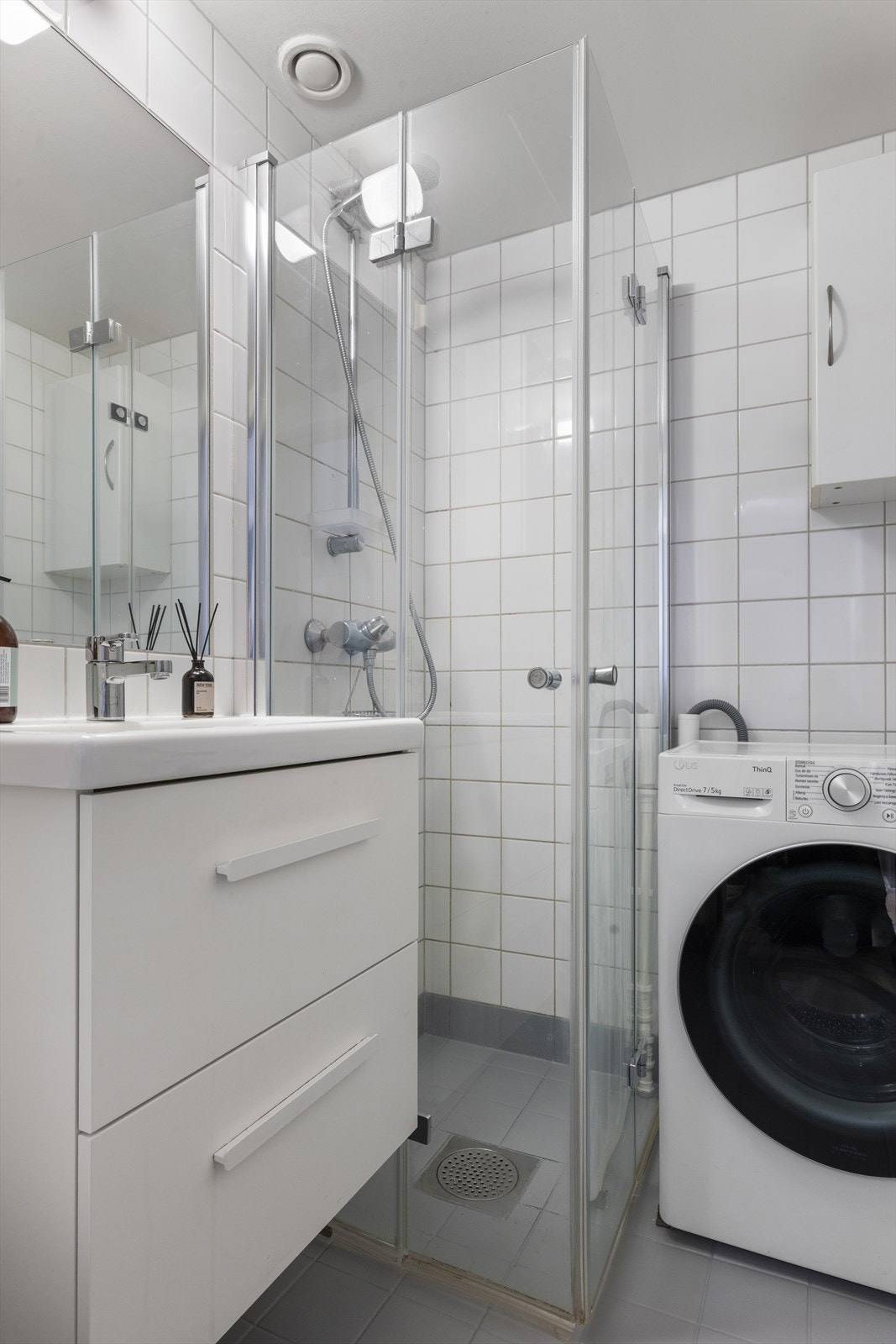 Opplegg for vaskemaskin/tørketrommel. Mekanisk avtrekk. Tilluft via dørterskel. Galleribilde