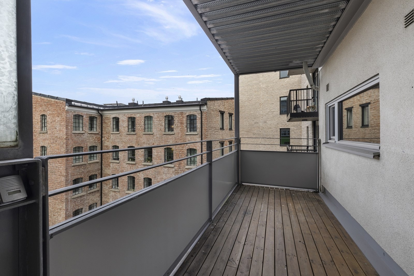 Nord/nordvestvendt balkong på ca 9 kvm med god plass til utemøblement. Galleribilde