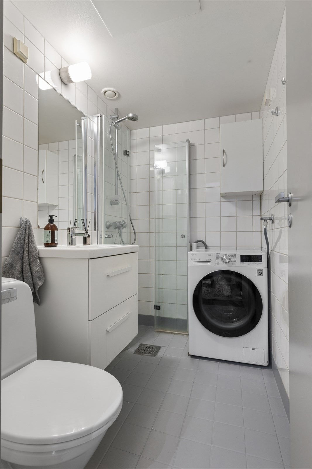 Malt flislagt gulv med vannbåren varme. Galleribilde