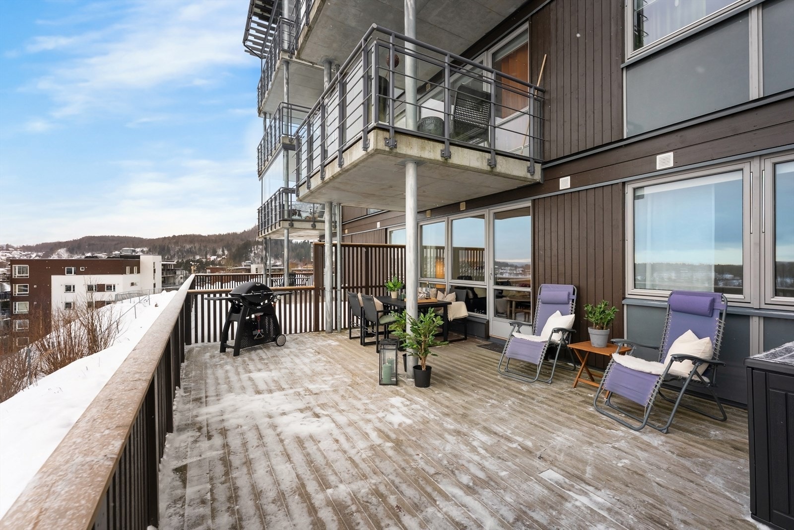 God plass til utemøbler. Galleribilde