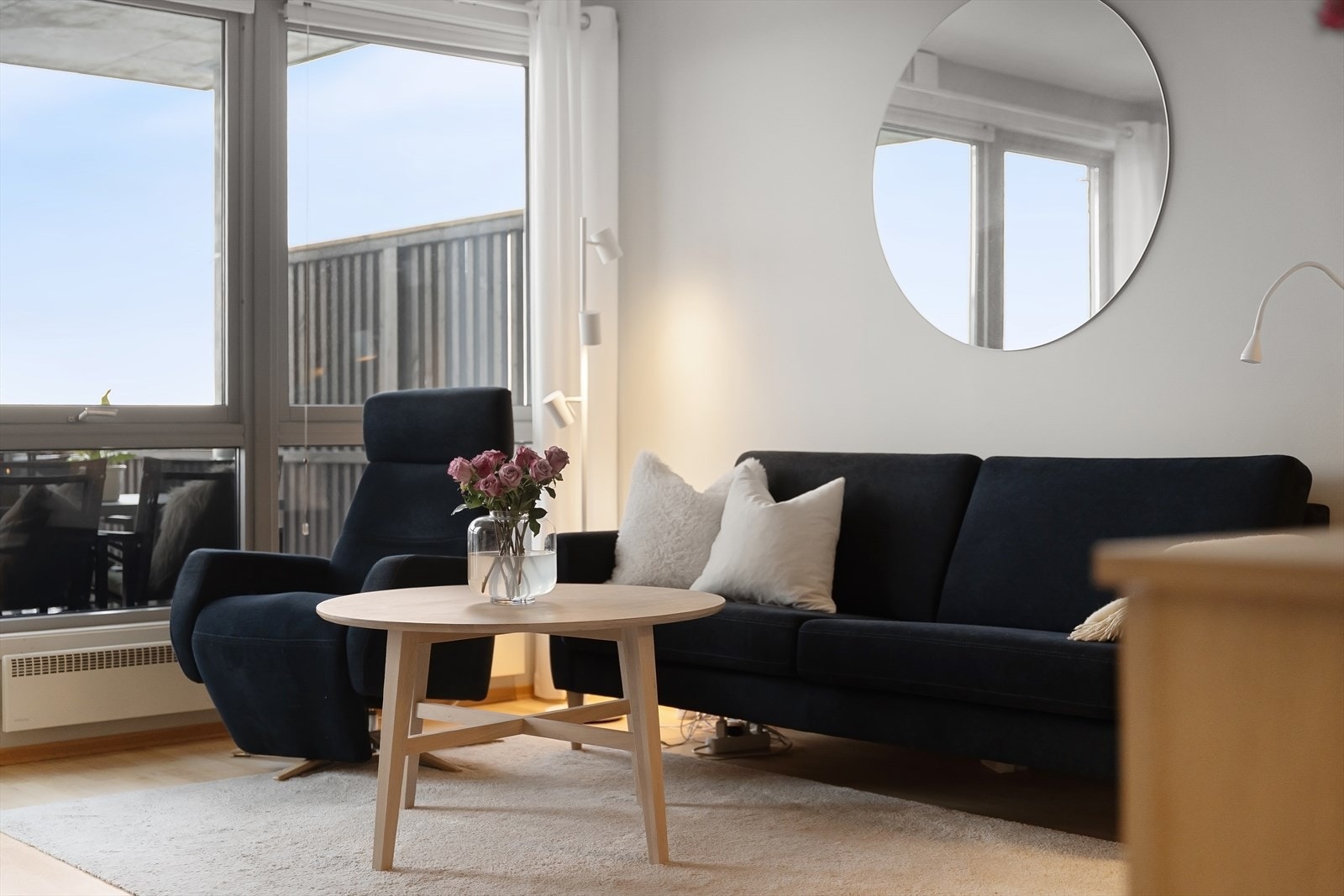 Plass til sofaseksjon og tilhørende mediamøbler. Galleribilde