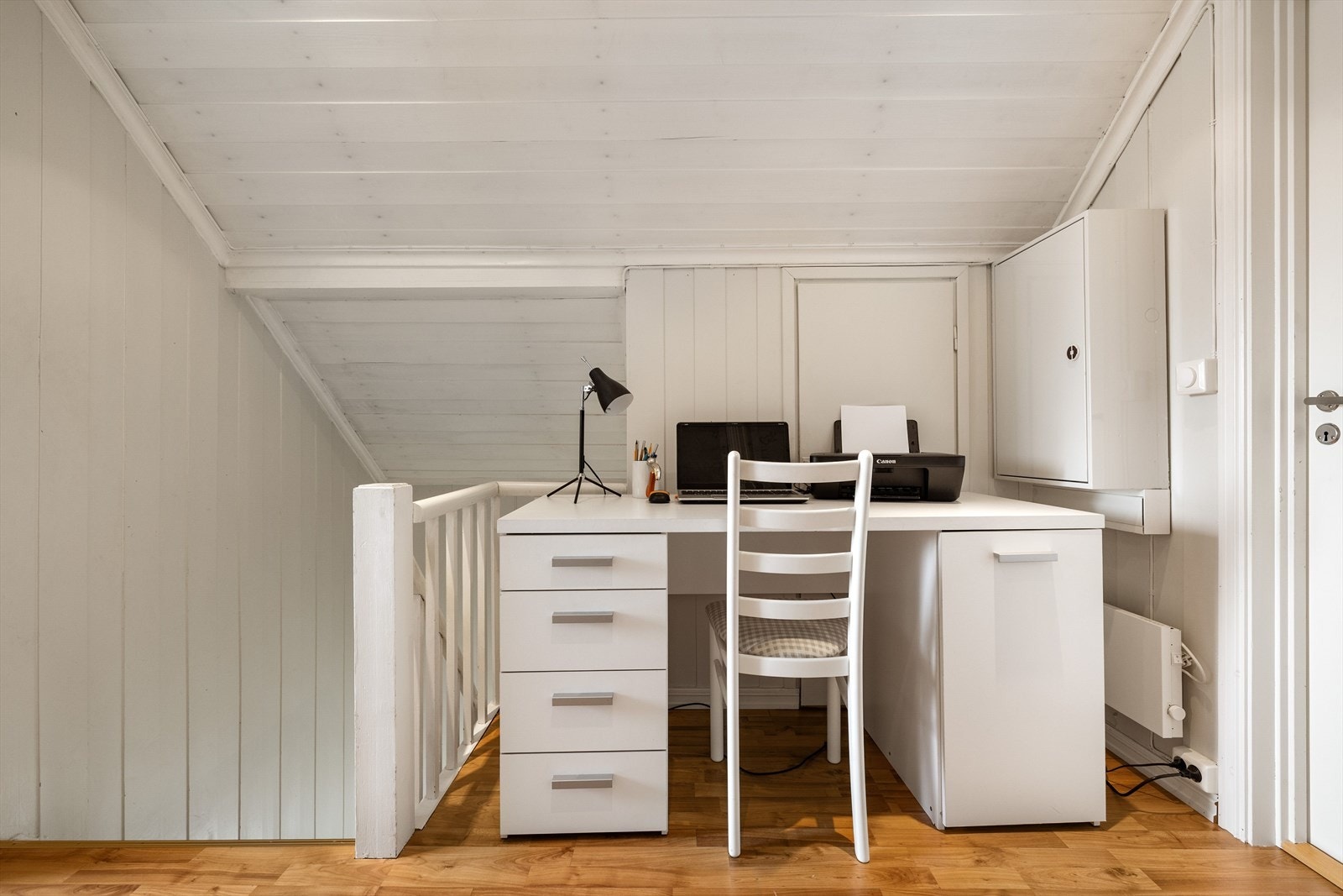 Boligens 2. etasje inneholder gang/trapperom, gang og 4 soverom. Galleribilde