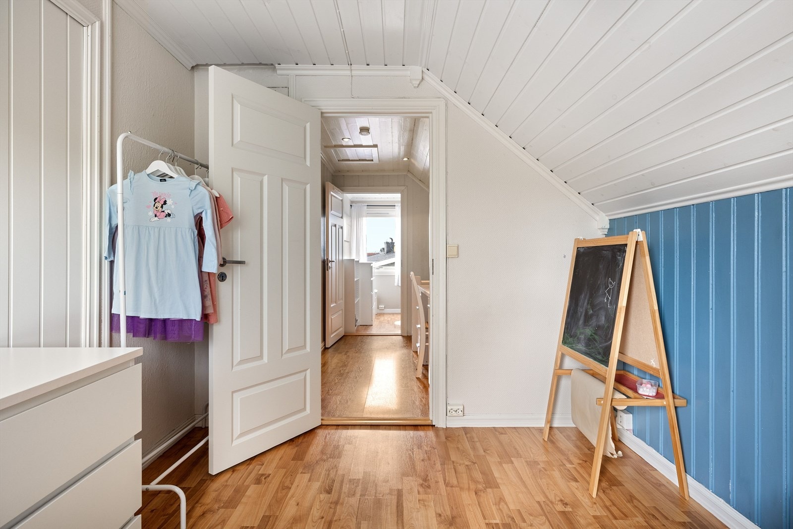 På soverommet er det plass tik seng, kontorpult og garderobeløsninger etter eget ønske. Galleribilde