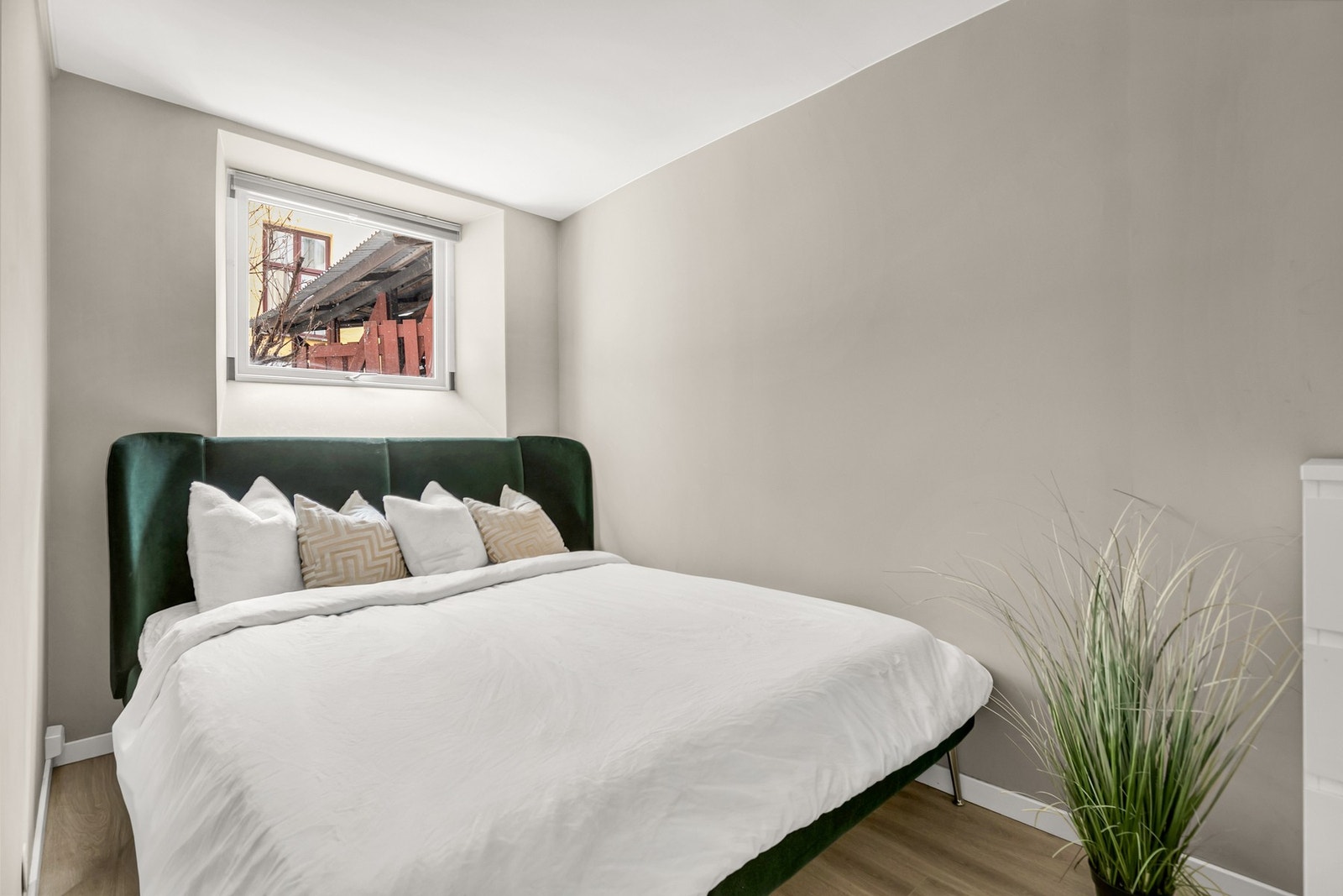 Soverom med plass til en dobbelseng Galleribilde