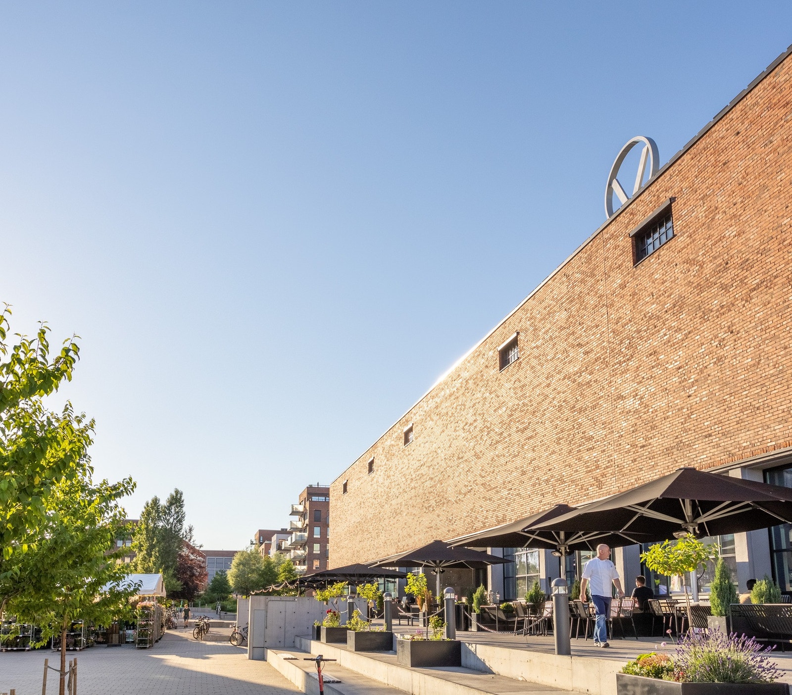 Vinslottet er et arkitektonisk ikon som har blitt Lørens nabolagssenter. Galleribilde