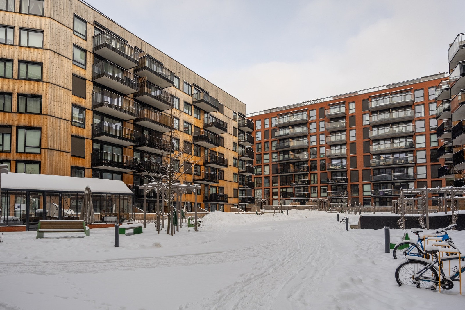 Moderne boligområde med mye grønne arealer. Galleribilde