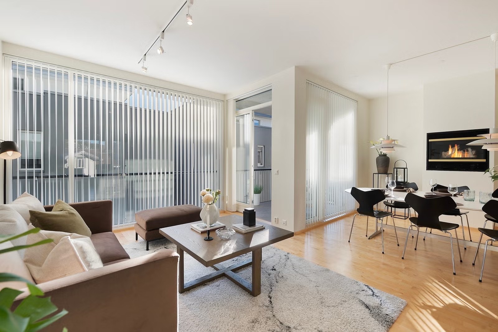 Stuen har direkte utgang til balkong. Galleribilde