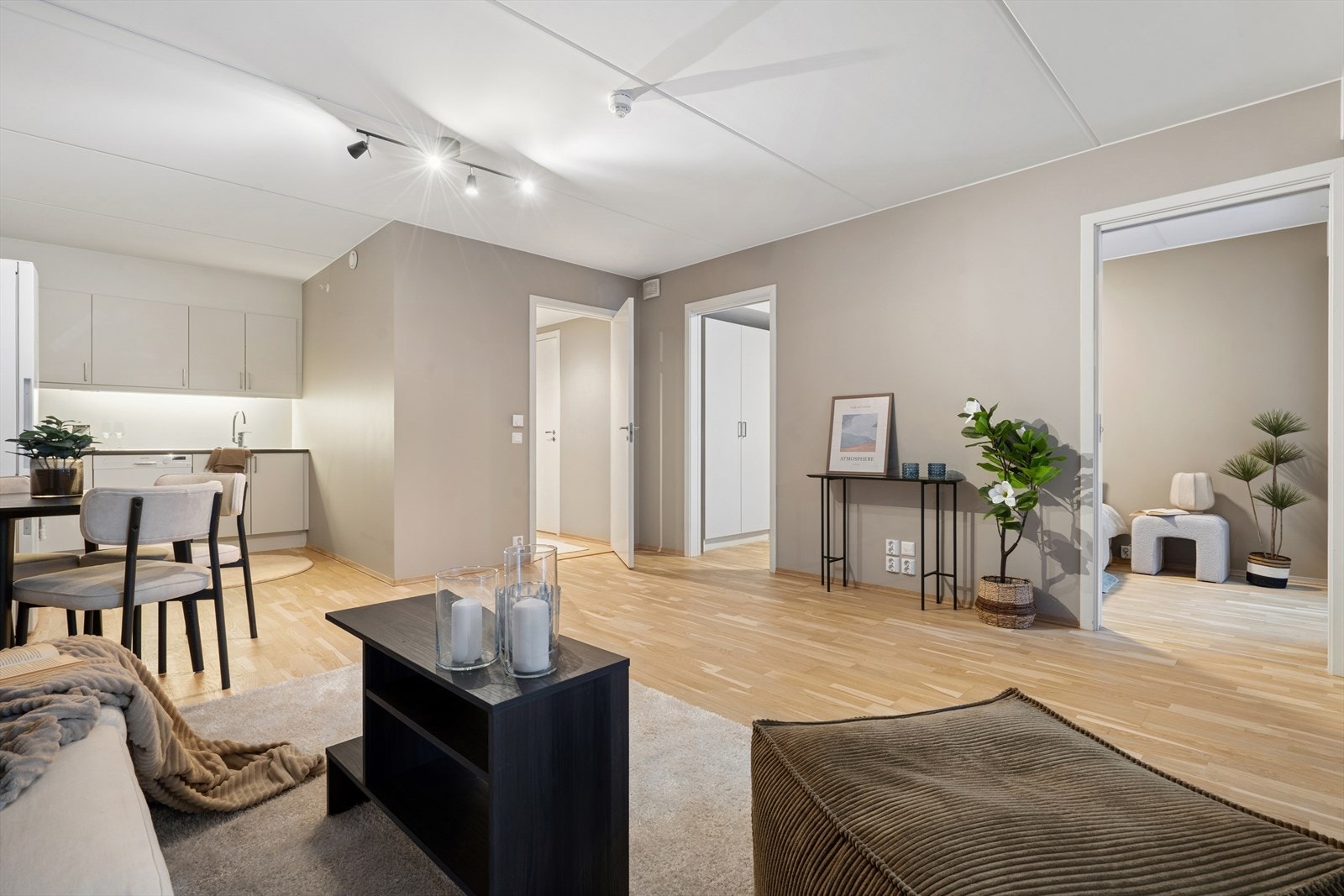 Delikat leilighet med vannbåren gulvvarme og balkong. Galleribilde