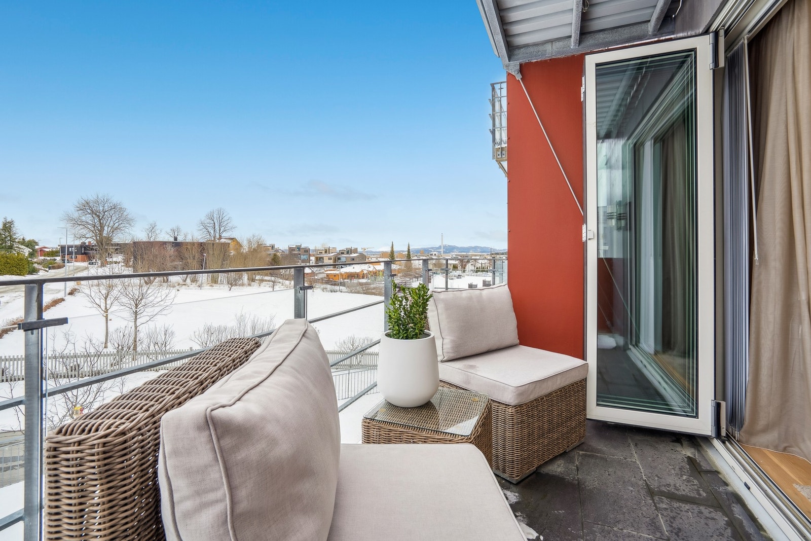 En pen og velholdt 3-roms selveierleilighet med en sentral beliggenhet på Persaunet. Galleribilde