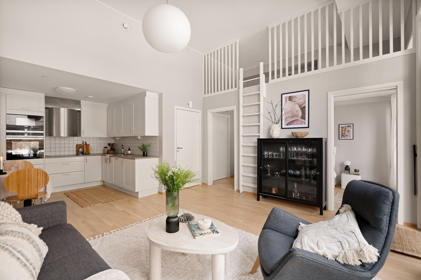 Enkel adkomst til hems fra stuen Galleribilde