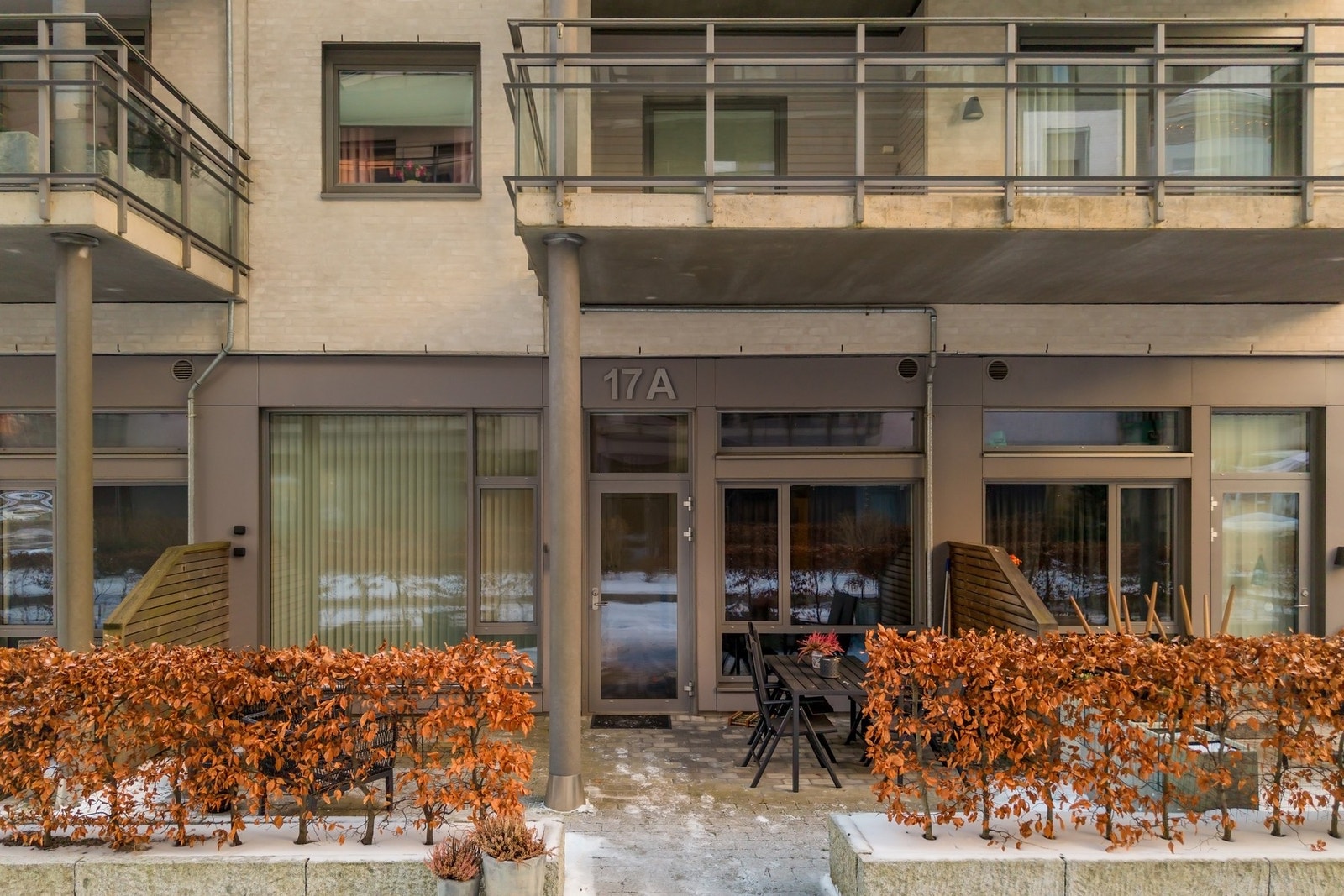 Egen uteplass ved inngangspartiet på ca. 20m² Galleribilde