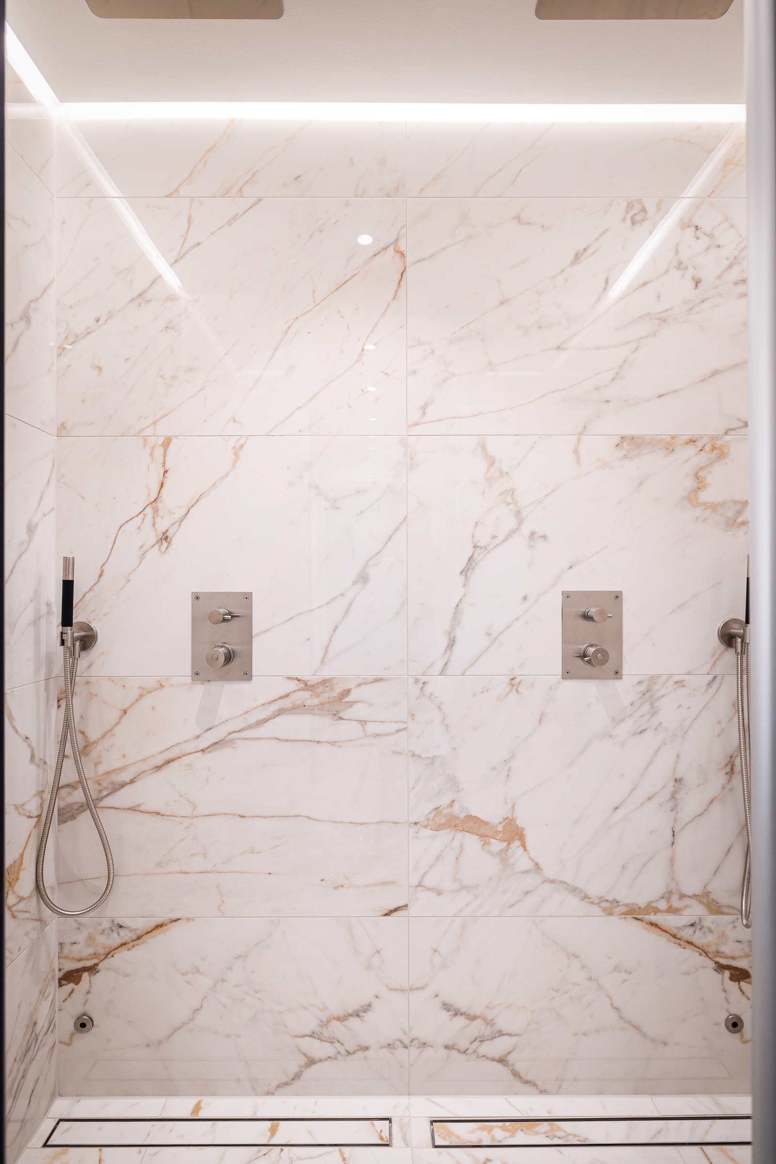 Romslig dobbeldusj Galleribilde